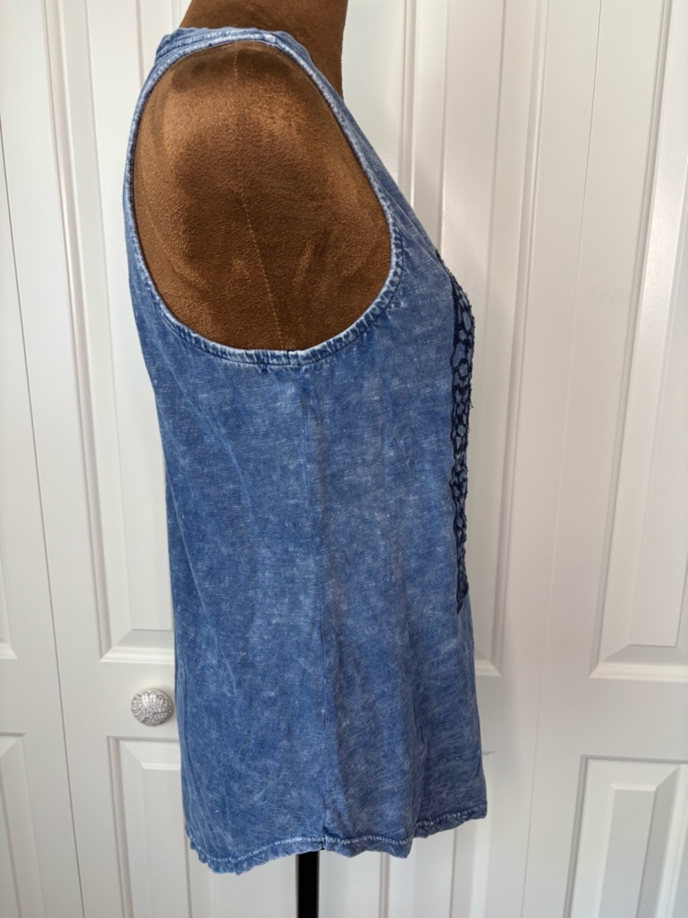 Lucky Brand Blue Floral Embroidered Mineral Wash Graphic Tank Top - Small - Picture 5 of 8